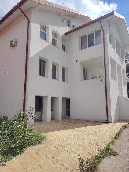 Casă individuală cu 18 camere cu Teren 1300 Mp în Bucium