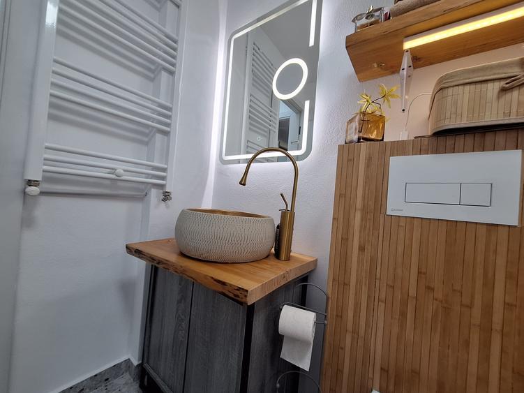 Apartament cu 2 camere semidecomandat, mobilat în Girocului