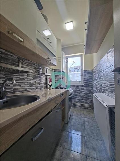Apartament cu 2 camere semidecomandat în Florilor
