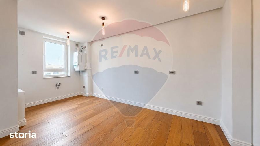 Apartament cu 4 camere decomandat în Tractorul