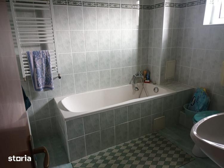 Casă cu 8 camere cu Teren 2530 Mp în Măneciu