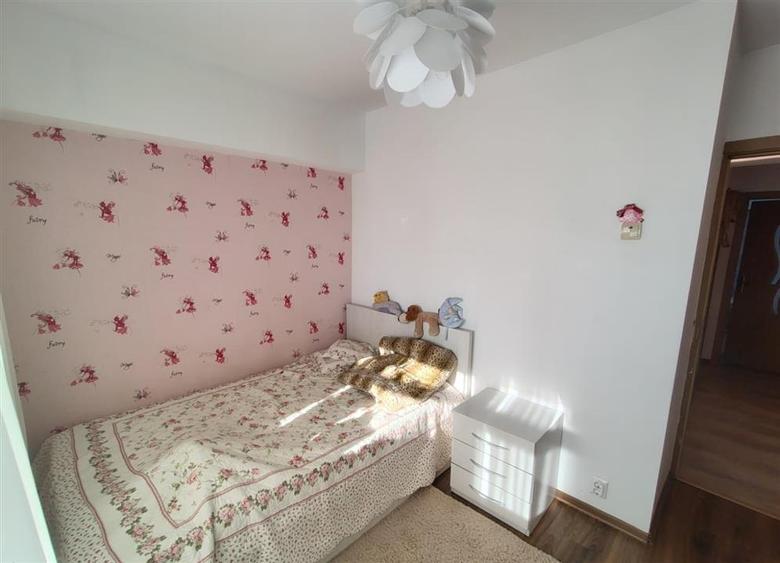 Apartament cu 4 camere decomandat în Burdujeni