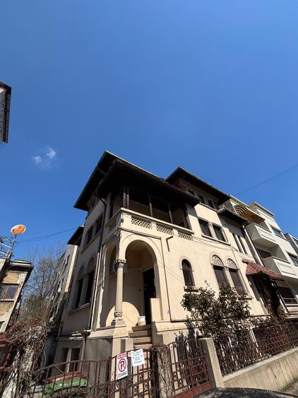 Apartament cu 4 camere decomandat în Dorobanți