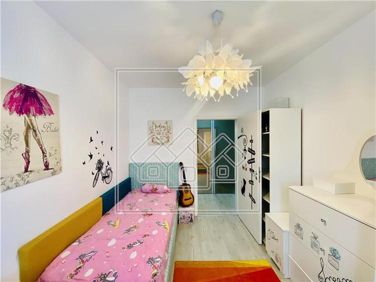Apartament cu 3 camere decomandat în Exterior Sud