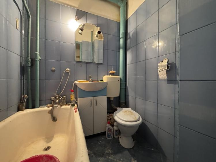 Apartament cu 2 camere nedecomandat în P-ța Doina