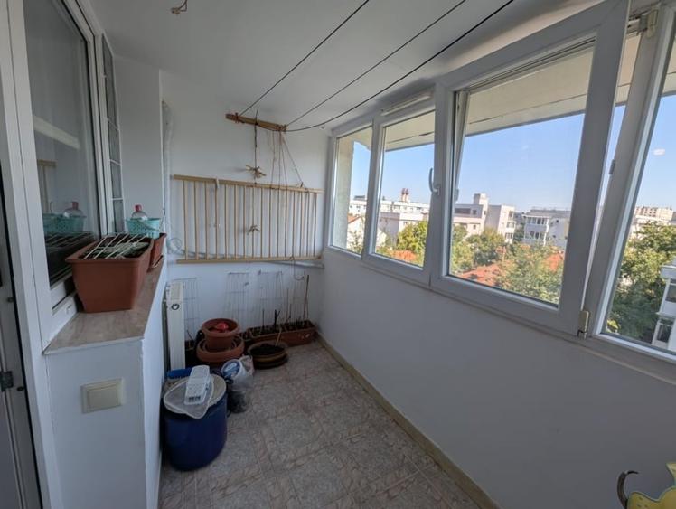 Apartament cu 3 camere decomandat în Băneasa