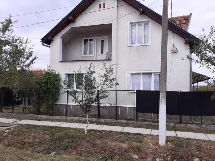 Casă cu 4 camere în Buteni