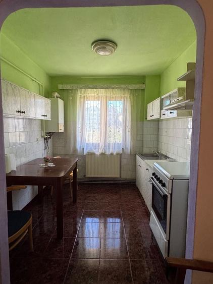 Apartament cu 3 camere semidecomandat în Central