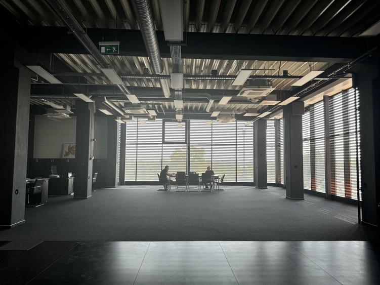 Birou, de 900 mp, în Complex Studențesc