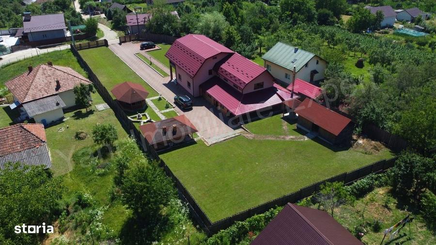 Casă cu 4 camere în Mănicești