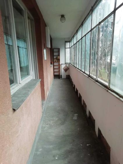 Apartament cu 2 camere nedecomandat în Tudor