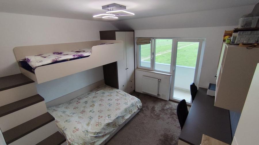 Duplex cu 5 camere cu Canalizare în Florești