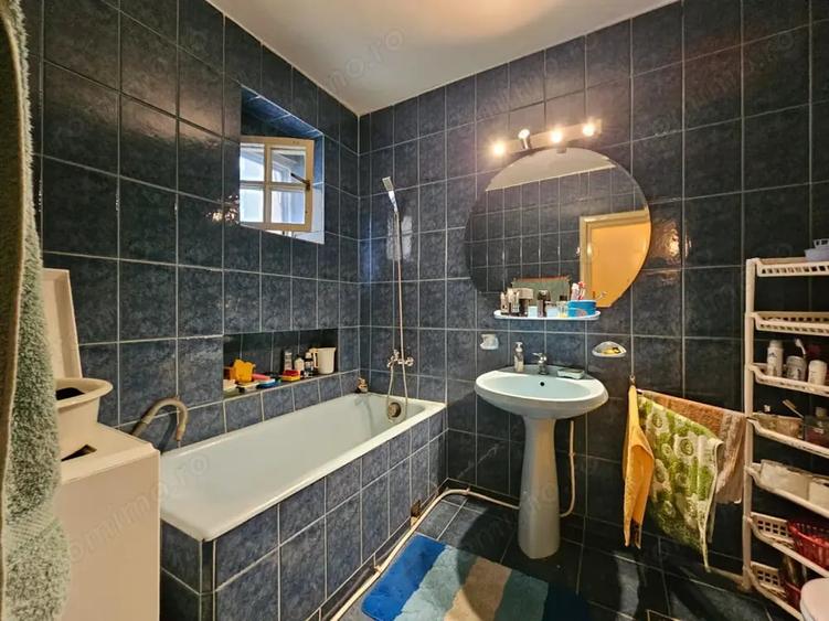 Casă cu 6 camere cu Teren 355 Mp în Central