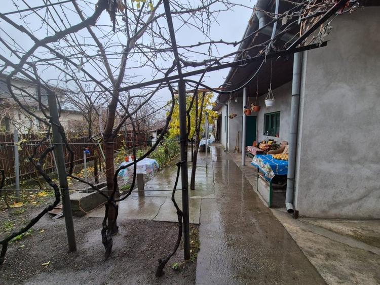 Casă individuală cu 5 camere cu Canalizare în 1 Mai