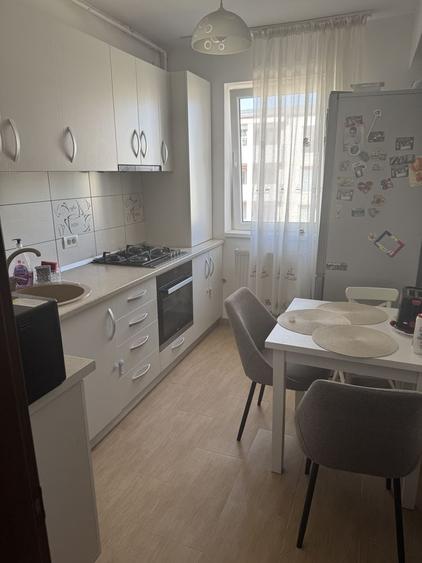 Apartament cu 2 camere decomandat în Titan