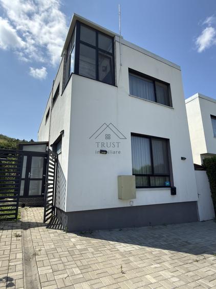 Duplex cu 4 camere cu Canalizare în Florești