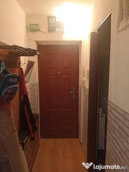 Apartament cu 2 camere nedecomandat în Simeria