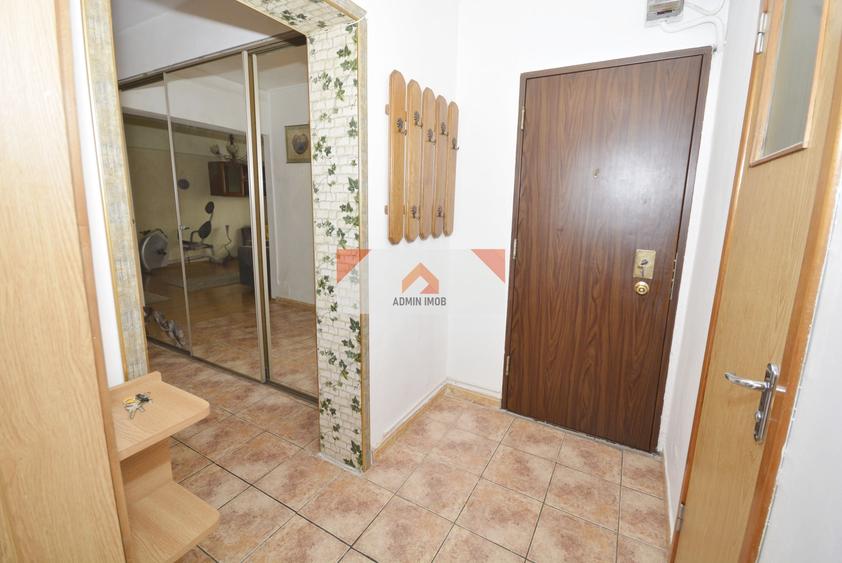 Apartament cu 3 camere în Drumul Taberei