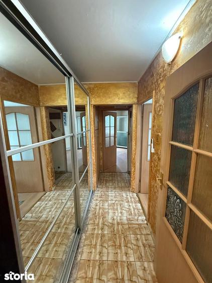 Apartament cu 3 camere decomandat în Canta