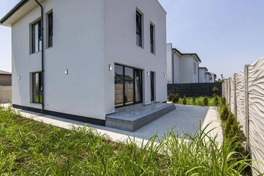 Casă cu 7 camere cu Teren 370 Mp în Ferme