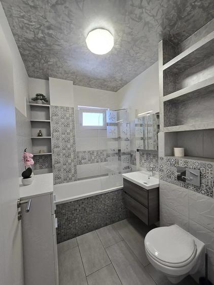 Apartament cu 3 camere decomandat în Exterior Vest