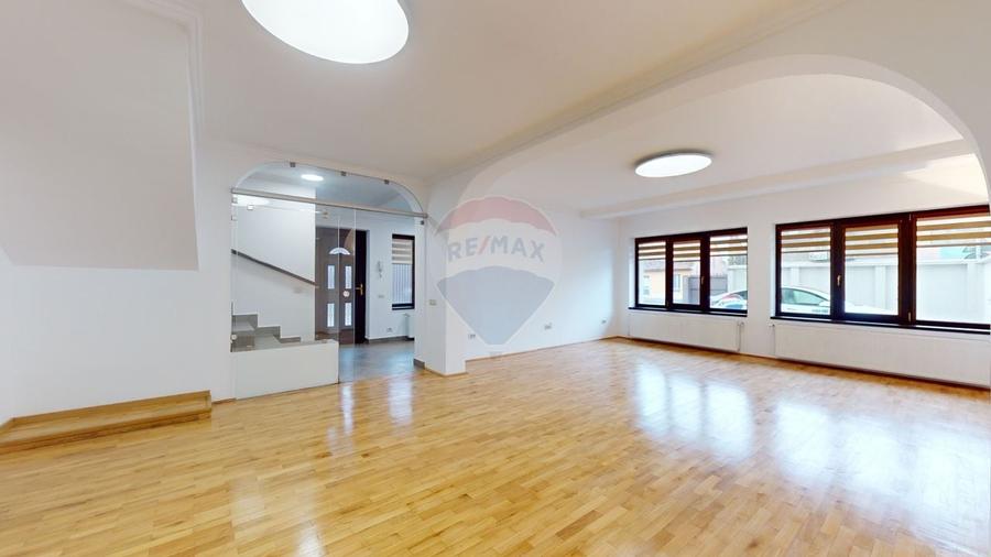 Spațiu comercial, de 244 mp, în Aurel Vlaicu