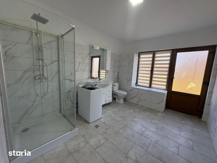 Casă cu 4 camere cu Teren 6446 Mp în Stănești