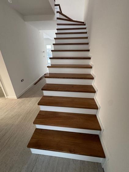 Duplex cu 5 camere cu Canalizare în Dumbrăvița