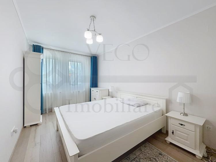 Apartament cu 3 camere semidecomandat, mobilat în Central