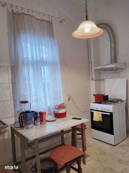 Casă cu 4 camere cu Teren 285 Mp în Central