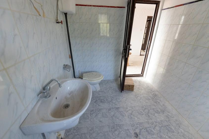 Casă cu Teren 1107 Mp în Călugăreni