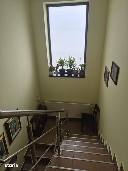 Casă cu 5 camere cu Teren 700 Mp în Malu Mare