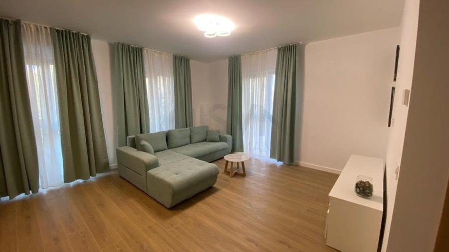 Apartament cu 3 camere semidecomandat, mobilat în P-ta Presei Libere