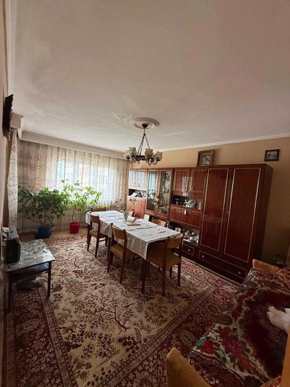 Apartament cu 3 camere decomandat în Găvana