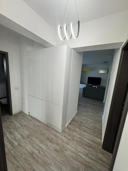 Apartament cu 3 camere decomandat, mobilat în Craiovița Nouă