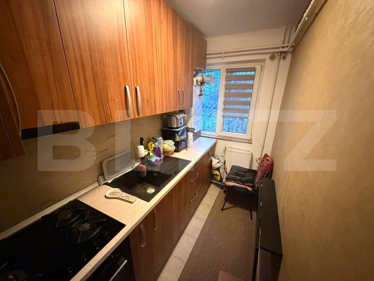 Apartament cu 2 camere semidecomandat, mobilat în Craiovița Nouă