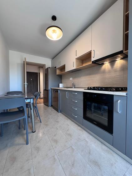 Apartament cu 2 camere decomandat în P-ta Presei Libere