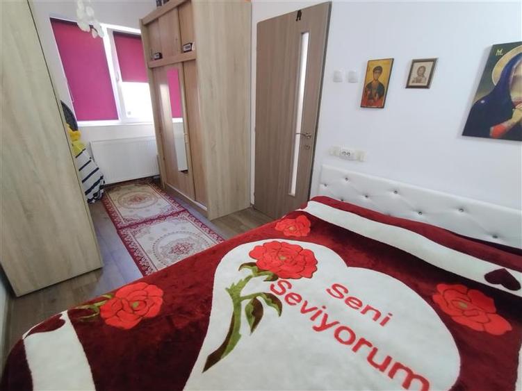 Apartament cu 3 camere semidecomandat în Central