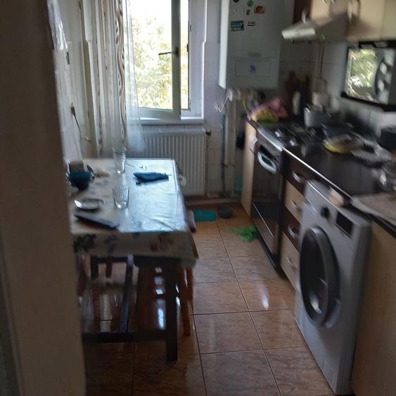Apartament cu 3 camere decomandat în Calarași 4