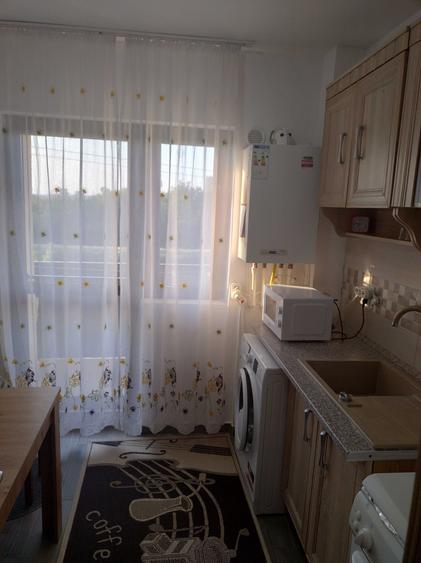 Apartament cu 3 camere semidecomandat în Central