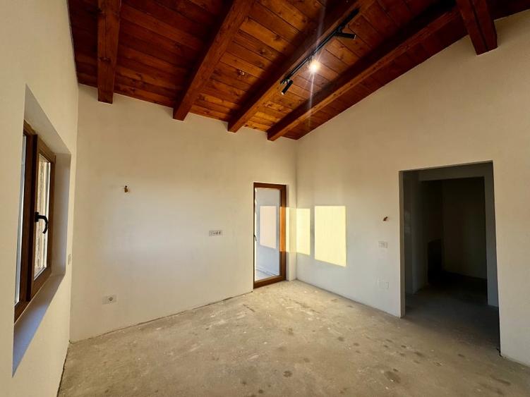 Casă individuală cu 5 camere cu Teren 652 Mp în Nojorid