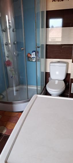 Casă individuală cu 13 camere cu Canalizare în Avrig