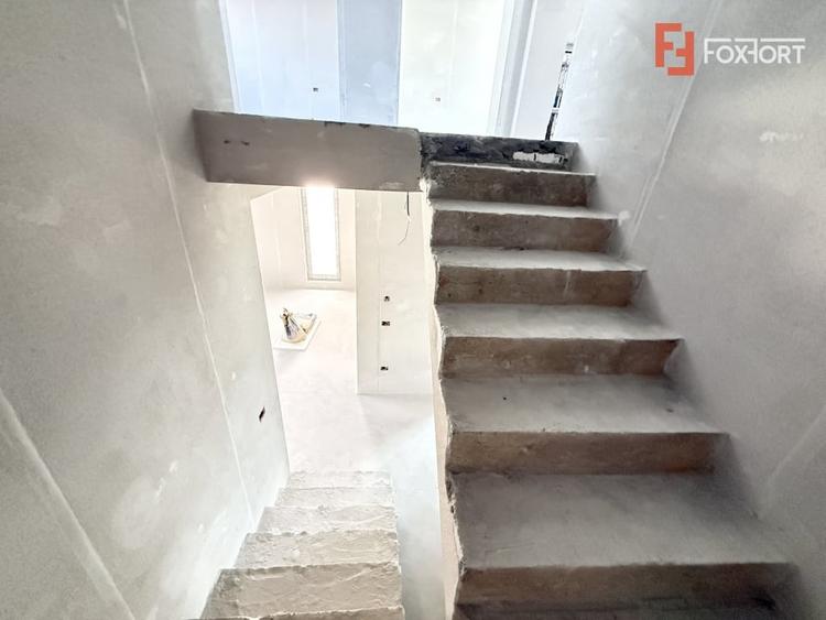 Duplex cu 4 camere cu Canalizare în Săcălaz