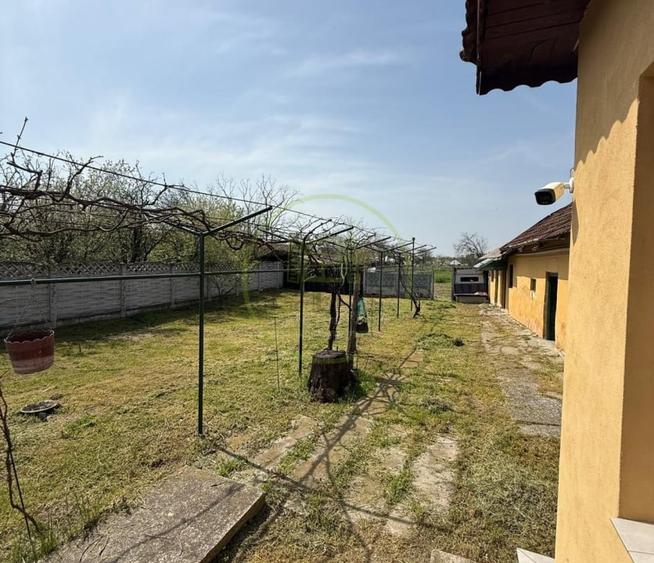 Casă individuală cu 2 camere cu Canalizare în Pielești