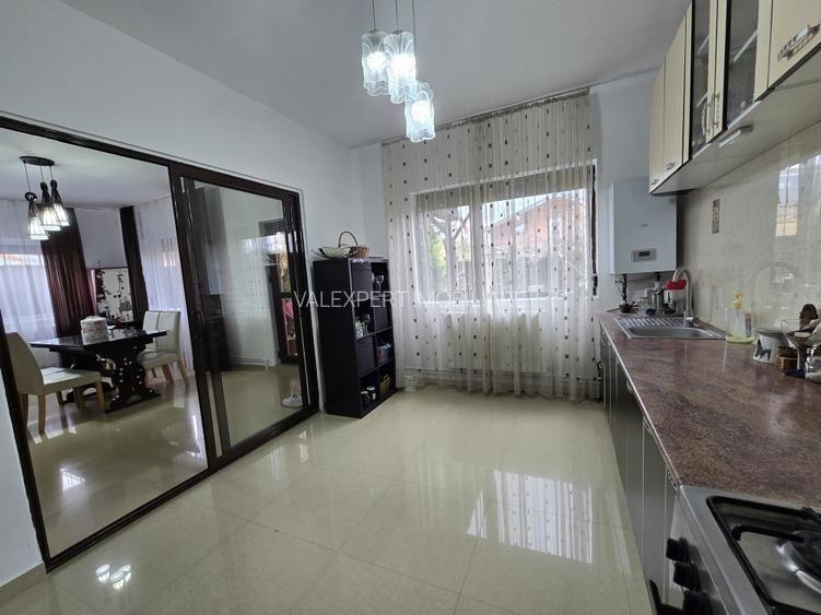 Casă cu 4 camere în Cățelu