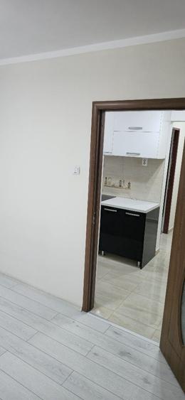 Apartament cu 3 camere semidecomandat în Sântandrei