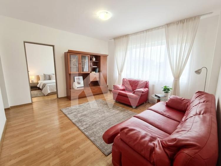 Apartament cu 3 camere semidecomandat, mobilat în Podu Roș