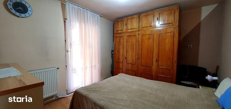 Casă cu 6 camere cu Teren 1000 Mp în Iosia
