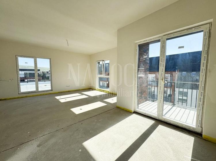 Penthouse cu 3 camere semidecomandat în Florești