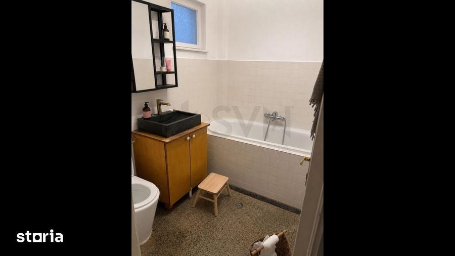 Casă cu 8 camere cu Teren 100 Mp în Centrul Civic